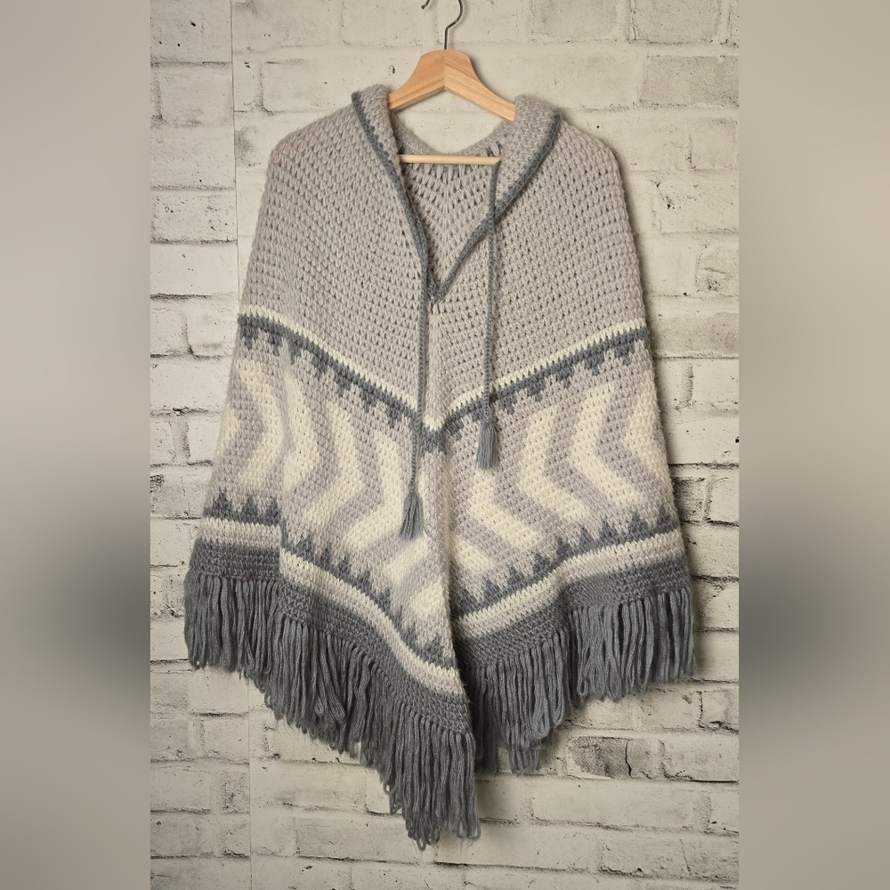 Vintage Handmade Knit Poncho Gray Chevron Fringe Boho 70s Cottagecore